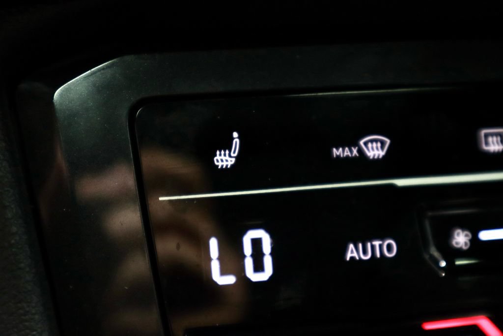 Used 2023 Volkswagen Tiguan SE R-Line AWD/4WD image 4