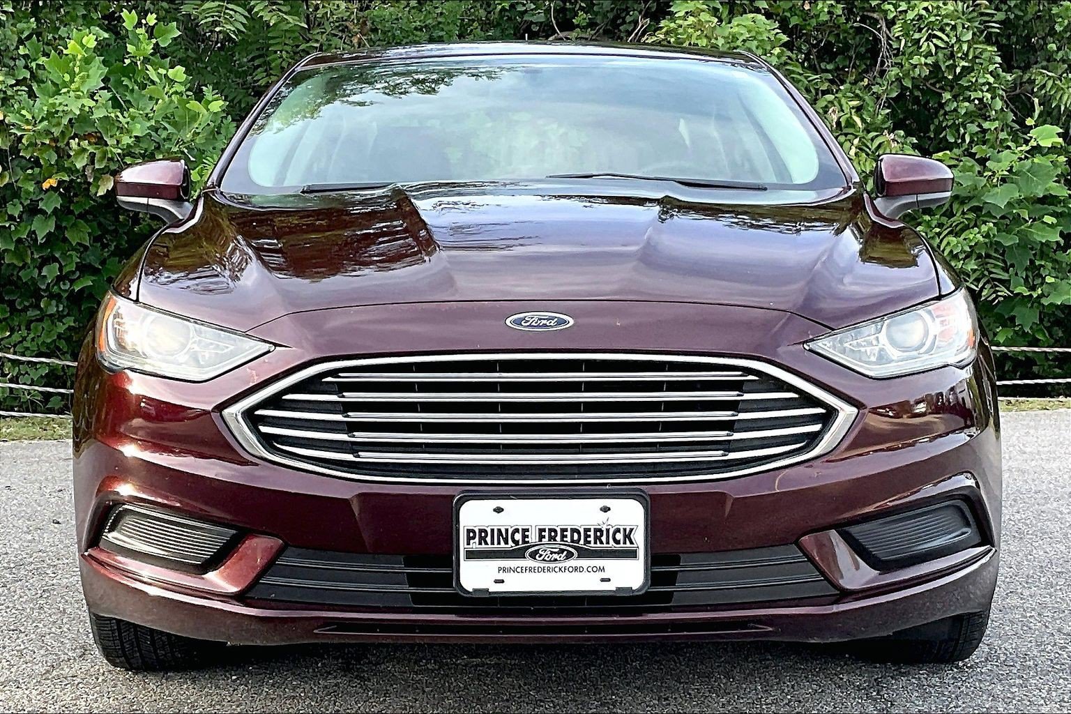 Certified 2017 Ford Fusion SE w/ Fusion SE Technology Package FWD image 2