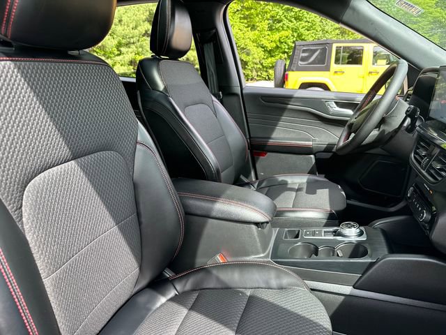 Certified 2024 Ford Escape ST-Line w/ Tech Pack #1 AWD/4WD image 17