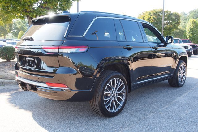 Used 2026 Jeep Grand Cherokee Summit AWD/4WD image 7