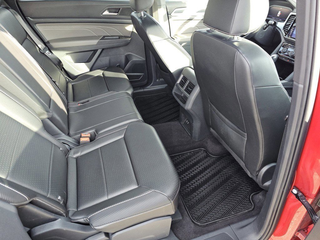 Used 2022 Volkswagen Atlas Cross Sport SEL R-Line image 11