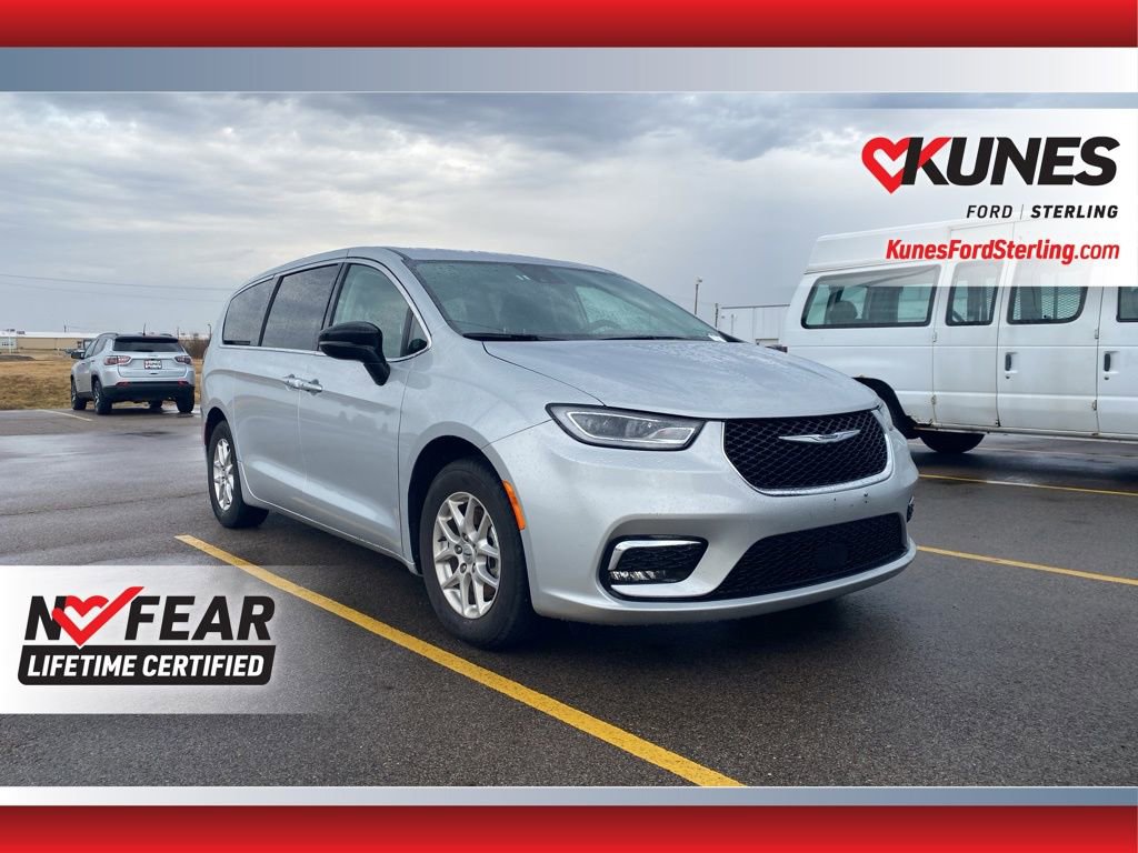 Used 2024 Chrysler Pacifica Touring-L