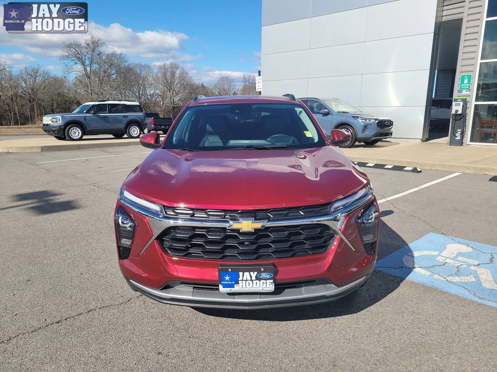Used 2025 Chevrolet Trax LT w/ LT Convenience Package image 8