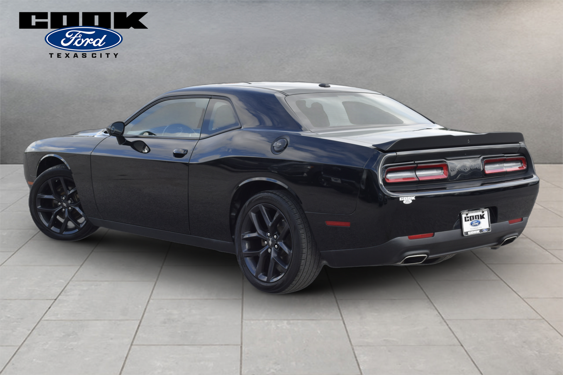 Used 2022 Dodge Challenger SXT w/ Blacktop Package RWD image 3