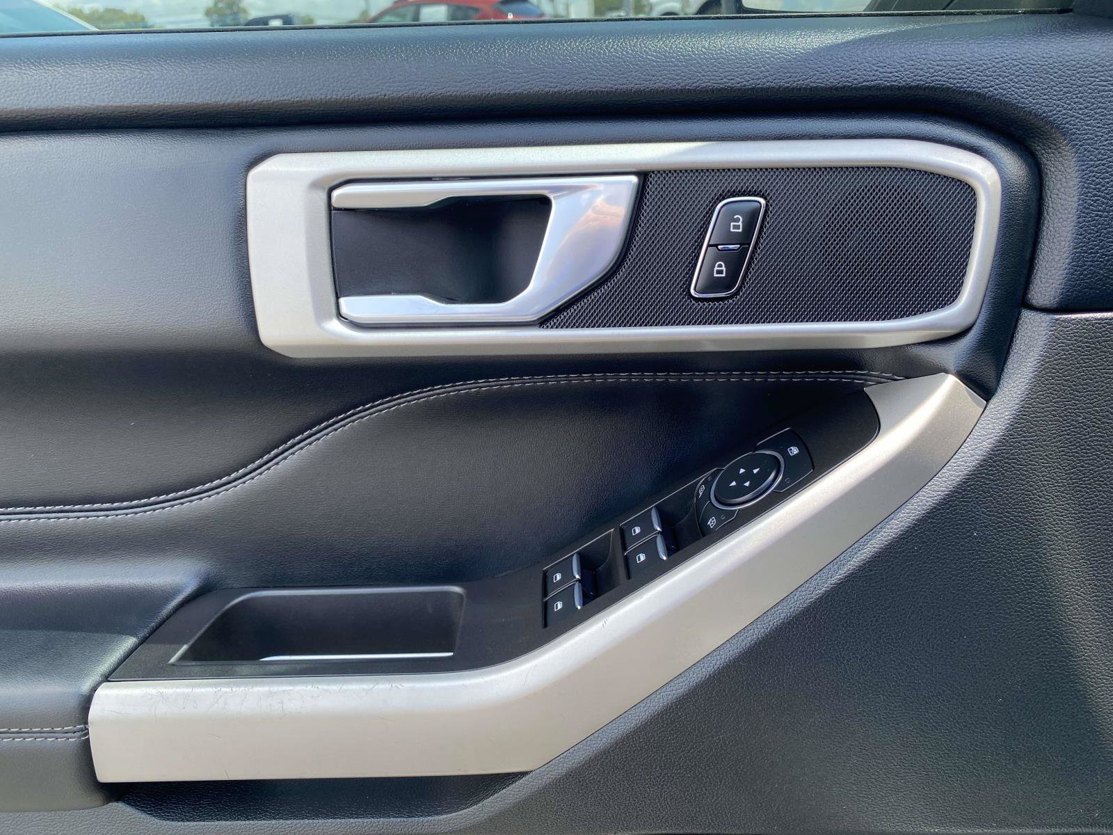 Certified 2023 Ford Explorer XLT RWD image 18