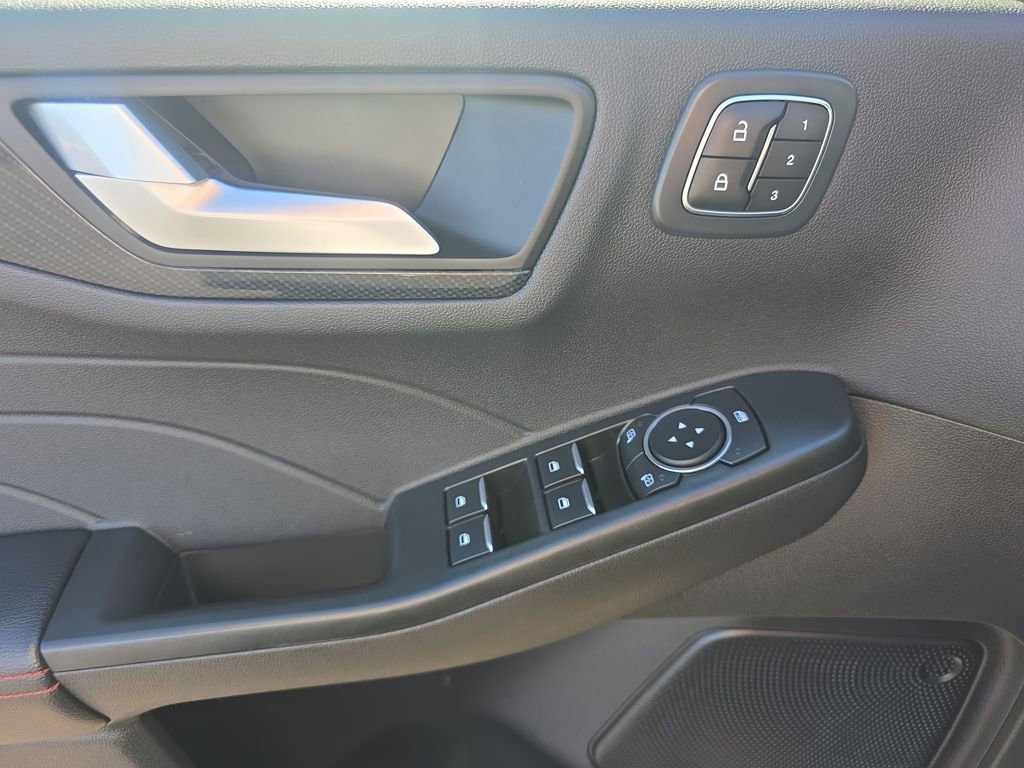 Certified 2023 Ford Escape ST-Line Elite AWD/4WD image 17