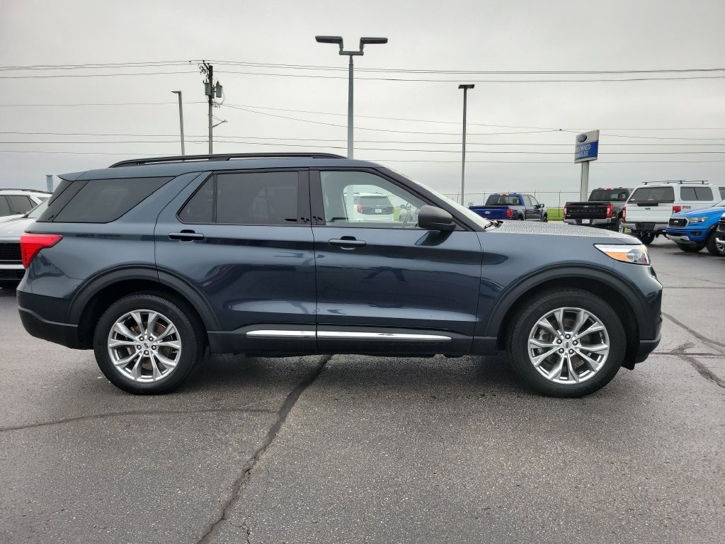 Certified 2022 Ford Explorer XLT w/ Equipment Group 202A AWD/4WD image 3