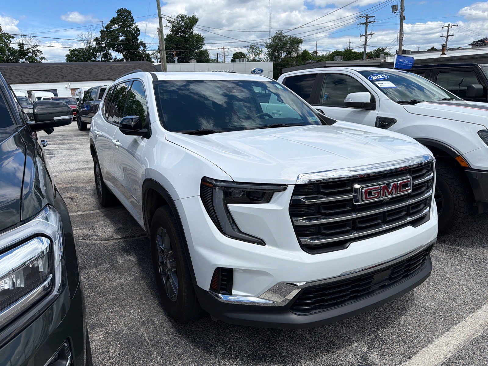 Used 2025 GMC Acadia Elevation FWD image 8