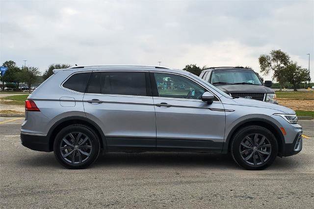 Used 2023 Volkswagen Tiguan SE image 3