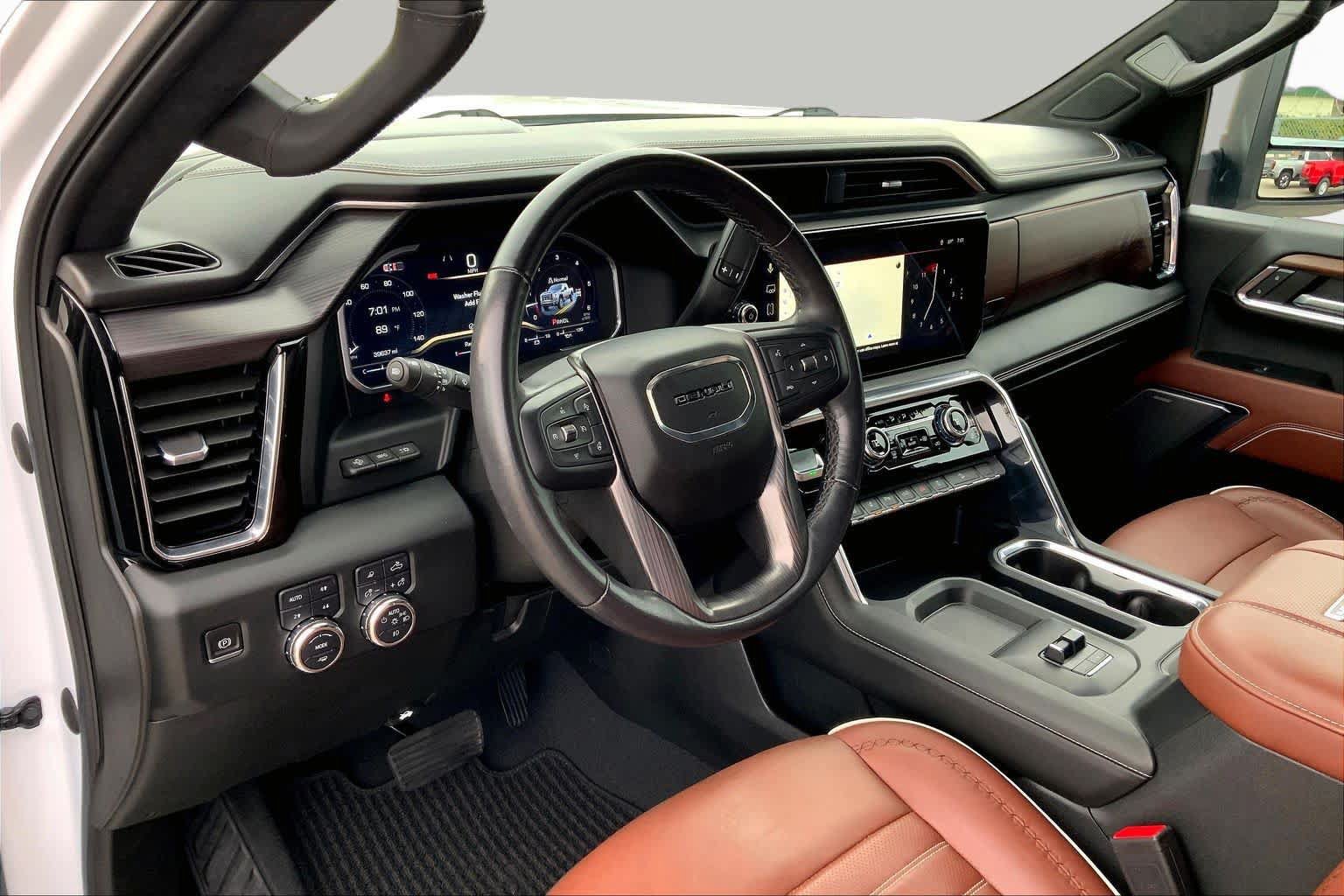 Used 2024 GMC Sierra 2500 Denali Ultimate AWD/4WD image 18