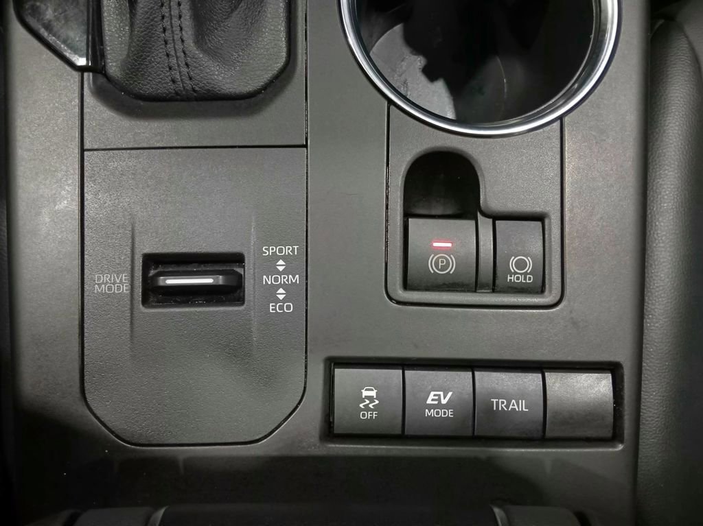 Used 2021 Toyota Highlander XLE image 24