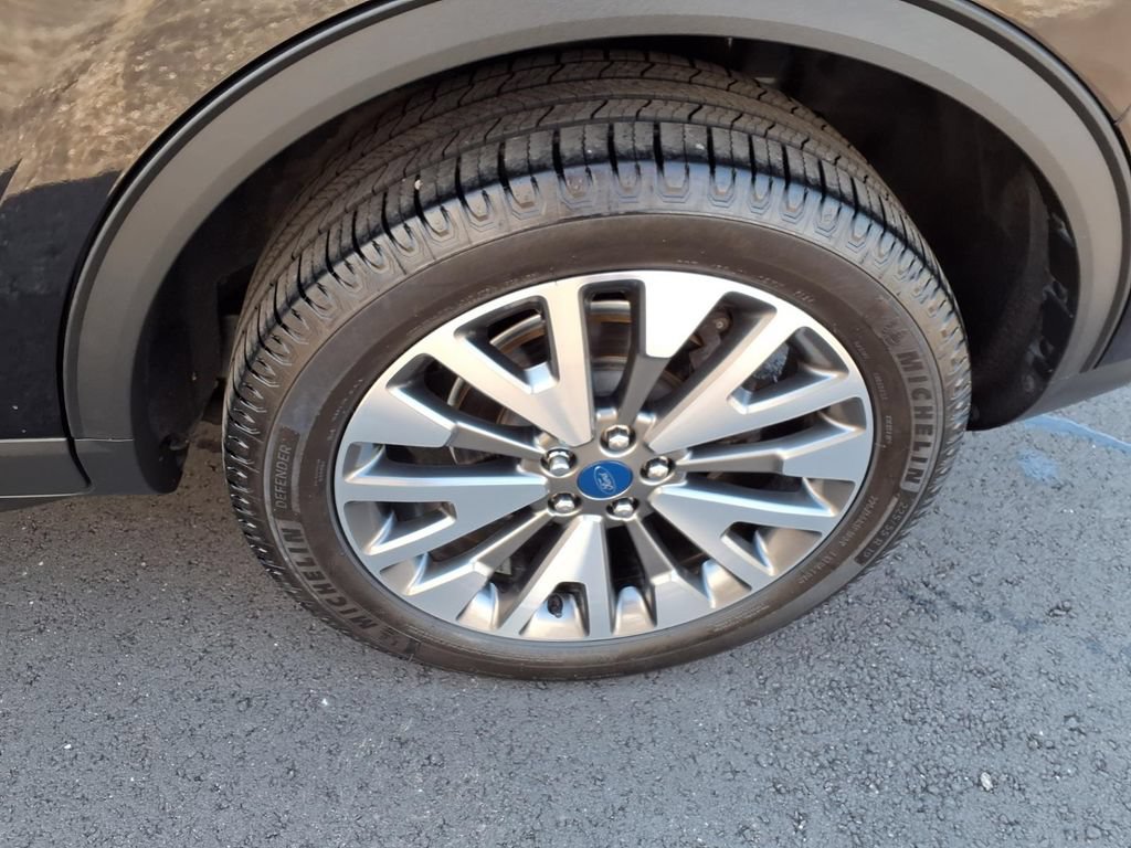 Certified 2022 Ford Escape Titanium AWD/4WD image 31