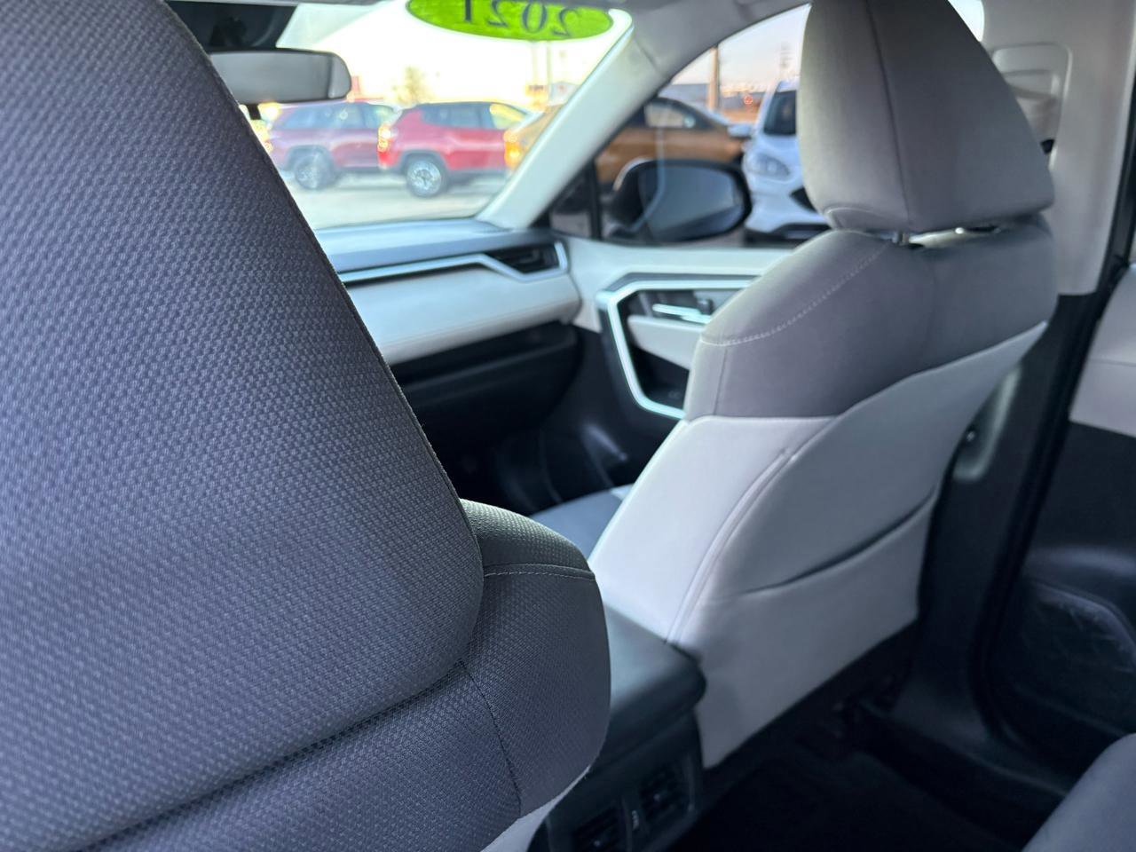 Used 2021 Toyota RAV4 XLE FWD image 32