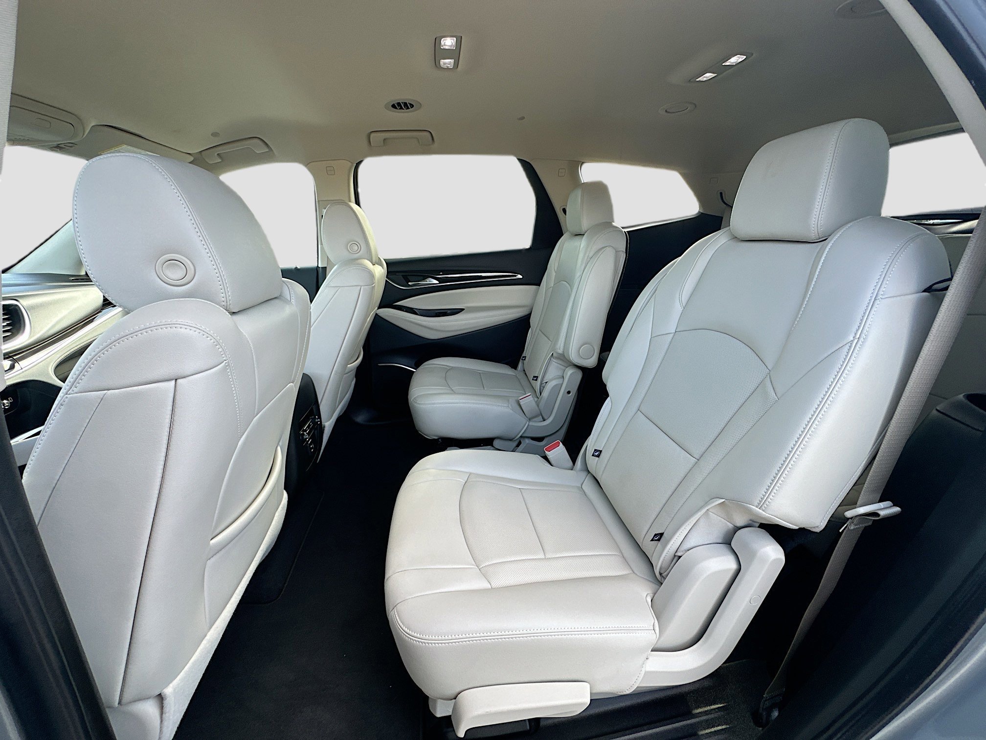 Used 2024 Buick Enclave Essence image 22