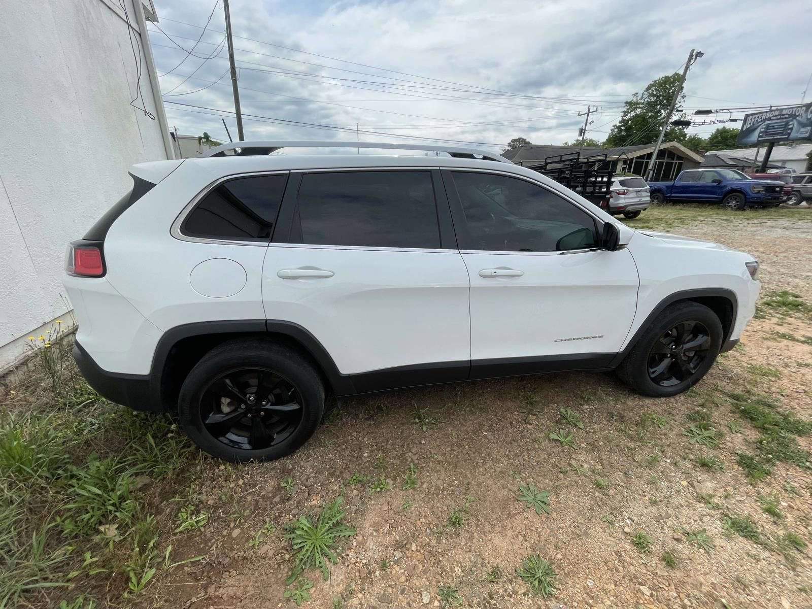 Used 2020 Jeep Cherokee Latitude Plus w/ Cold Weather Group FWD image 10