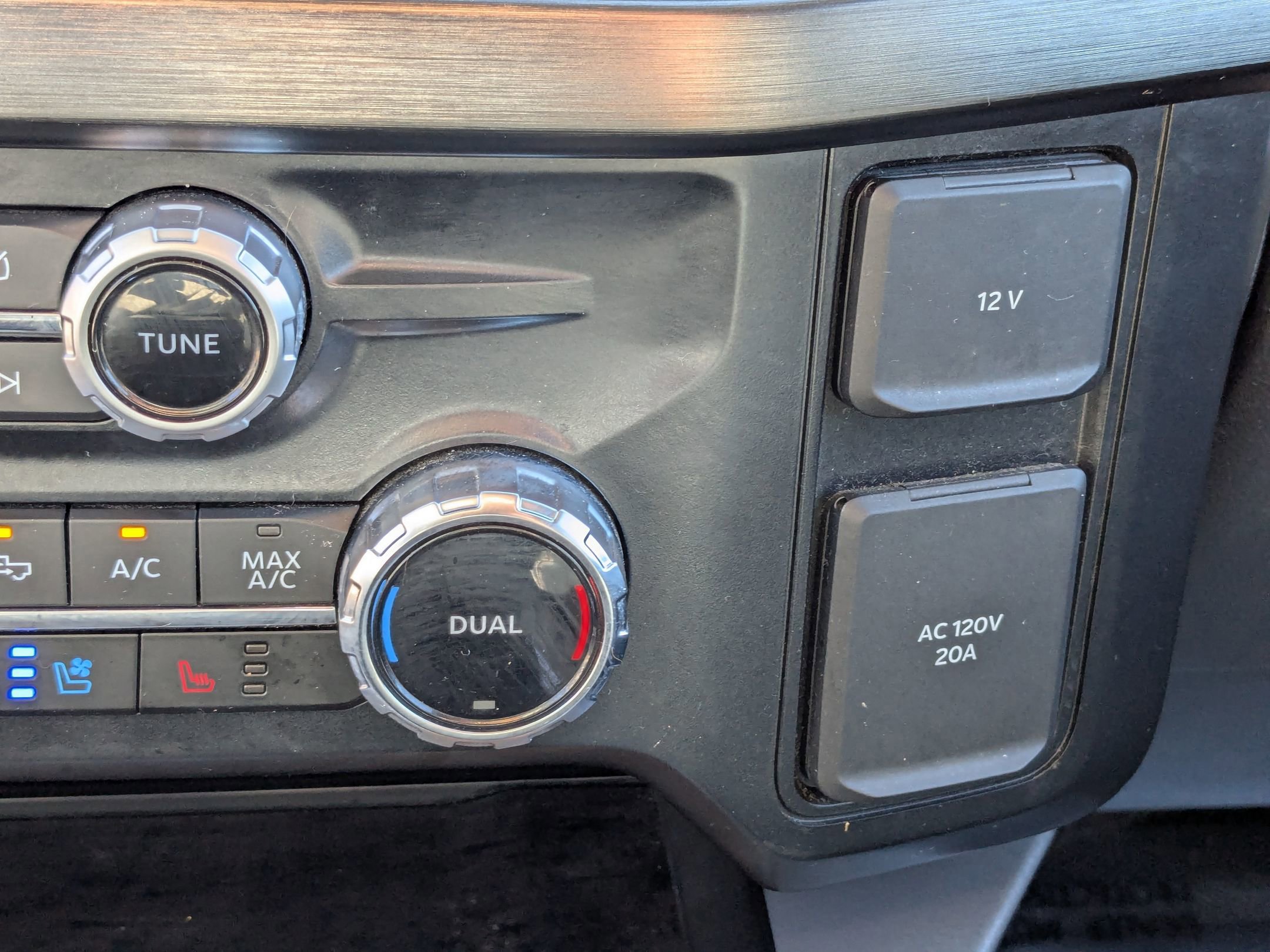 Certified 2024 Ford F350 Lariat w/ Lariat Ultimate Package AWD/4WD image 32