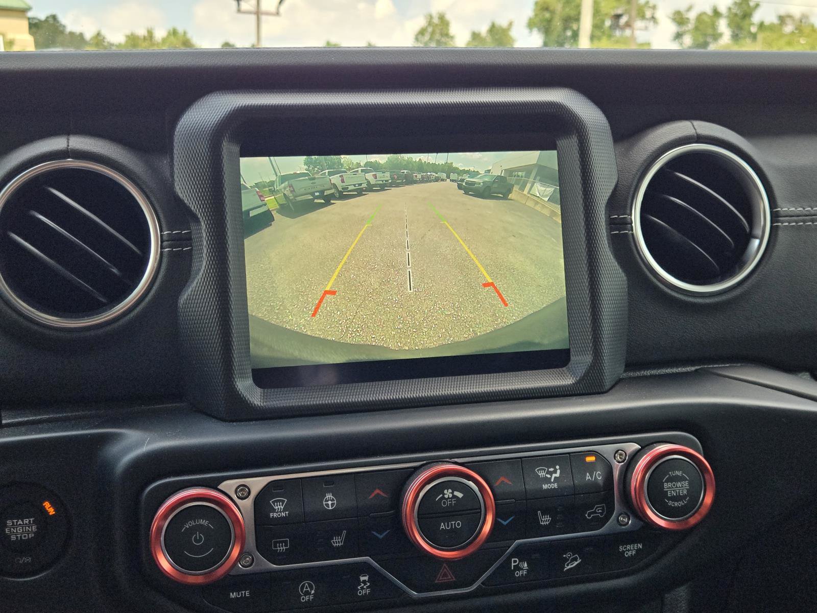 Used 2019 Jeep Wrangler Unlimited Sahara AWD/4WD image 34