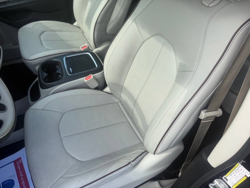 Used 2018 Chrysler Pacifica Limited w/ Advanced Safetytec Group FWD image 20