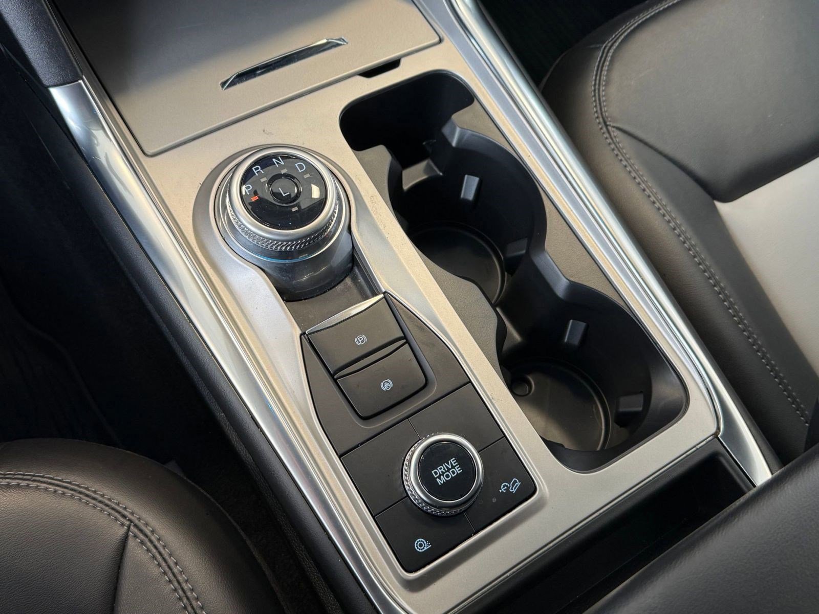 Certified 2022 Ford Explorer XLT w/ Equipment Group 202A image 29