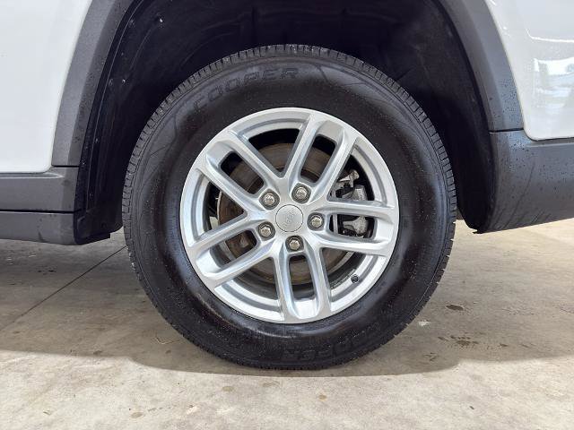 Used 2021 Jeep Grand Cherokee L Laredo w/ Luxury Tech Group I image 12