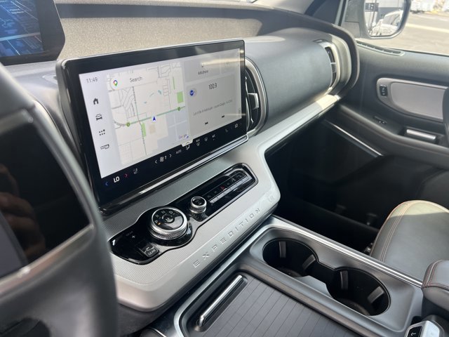 Certified 2025 Ford Expedition Active image 11