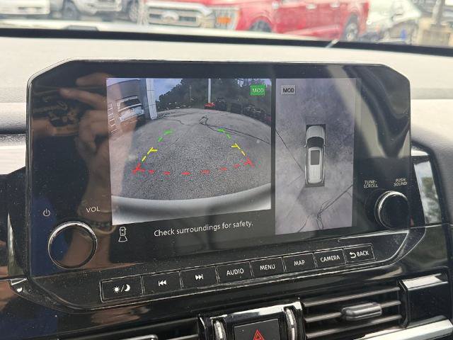 Used 2025 Nissan Pathfinder SL AWD/4WD image 18
