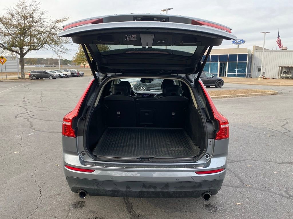 Used 2021 Volvo XC60 T5 Momentum w/ Protection Package Premier image 9