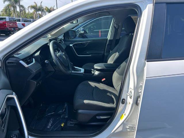 Used 2022 Toyota RAV4 LE FWD image 15