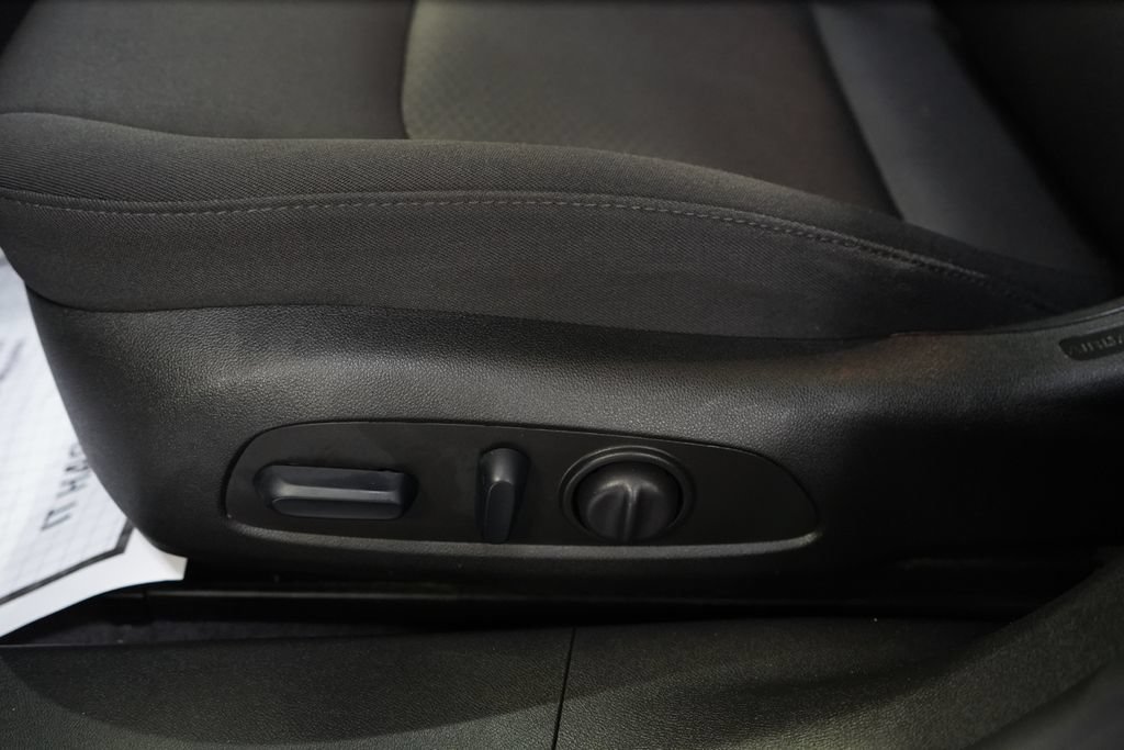 Used 2025 Chevrolet Malibu LT FWD image 17
