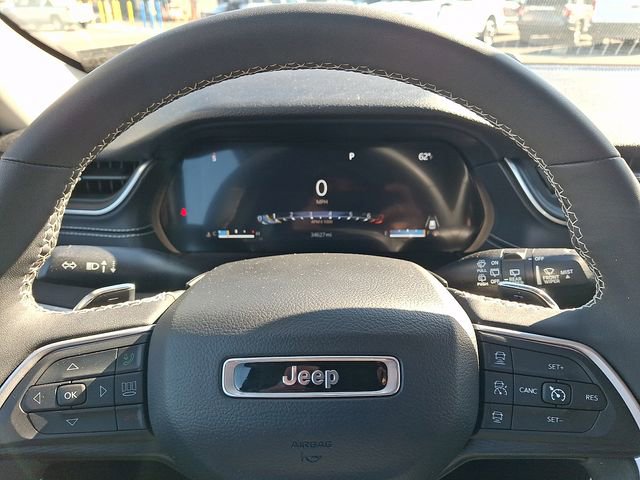 Used 2023 Jeep Grand Cherokee Laredo w/ Luxury Tech Group I AWD/4WD image 18