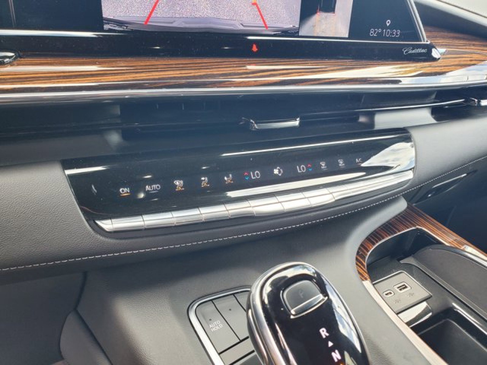 Used 2022 Cadillac Escalade Luxury image 25