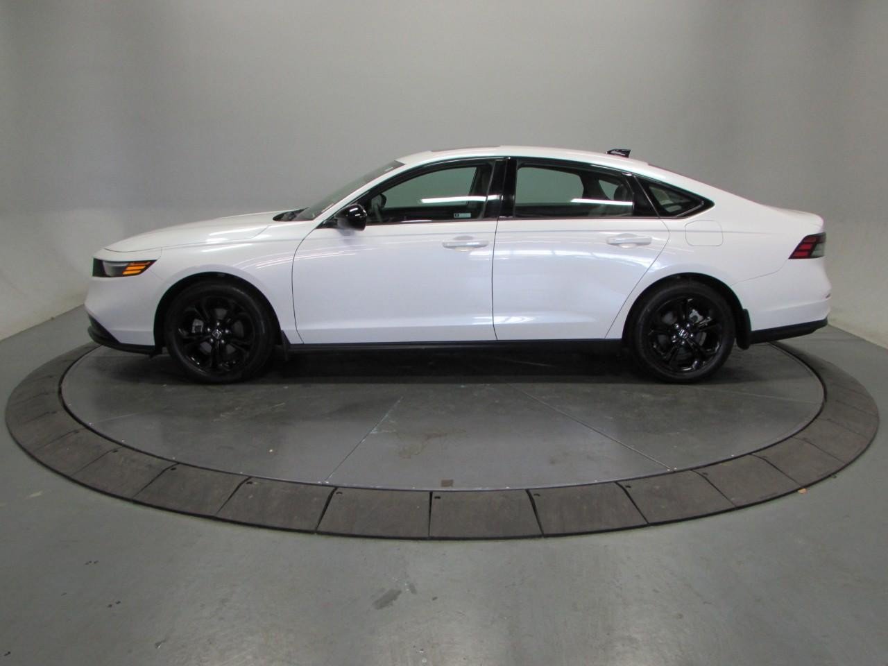 Used 2025 Honda Accord SE image 4