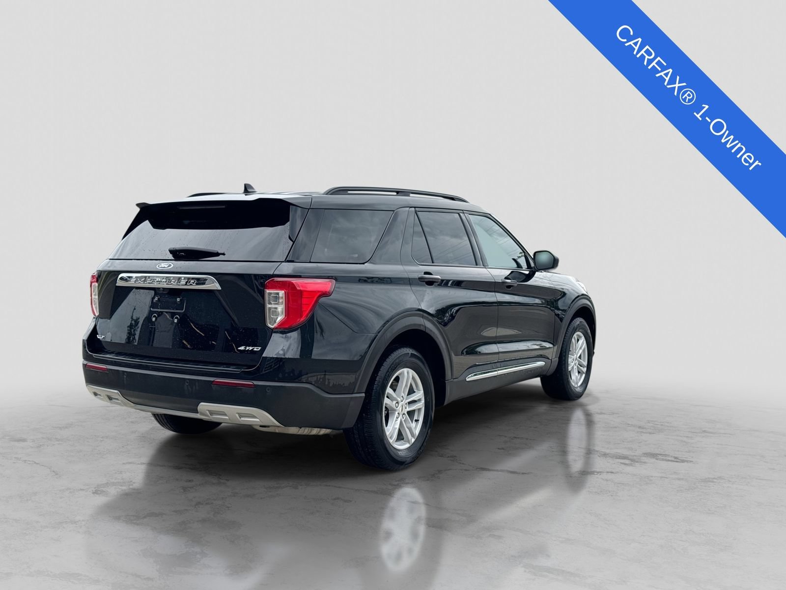 Certified 2023 Ford Explorer XLT w/ Equipment Group 202A AWD/4WD image 8