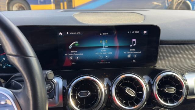 Used 2022 Mercedes-Benz GLB 250 w/ Premium Package Lite image 15