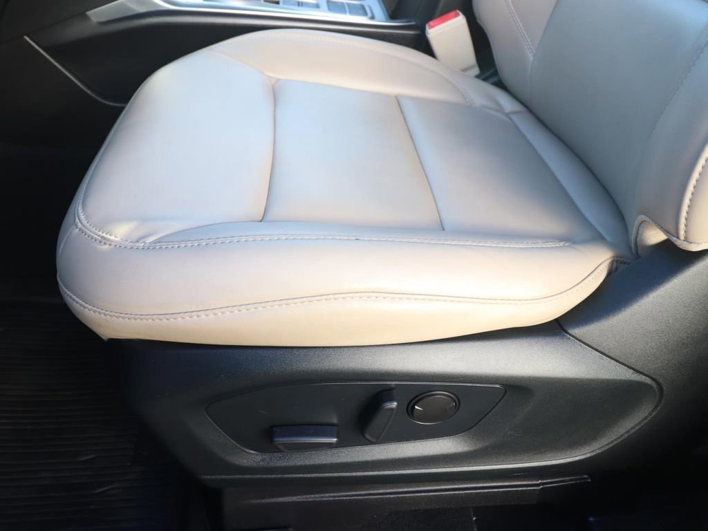 Certified 2022 Ford Explorer XLT w/ Equipment Group 202A image 16