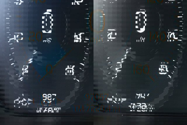 Used 2020 Volvo XC40 T4 Momentum image 31