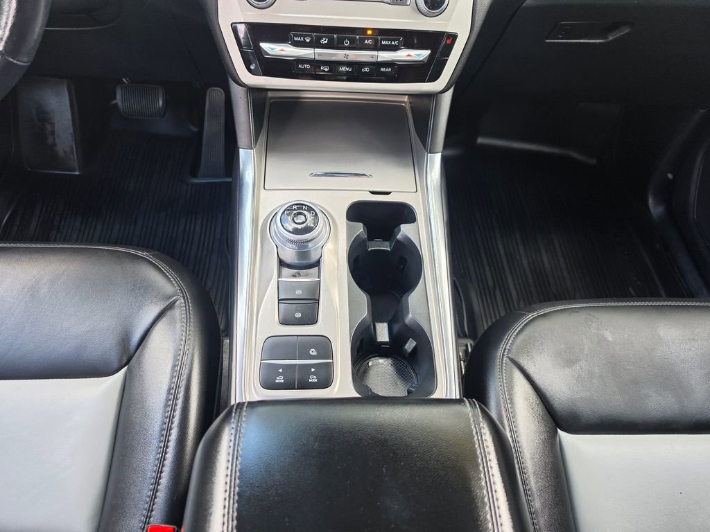 Certified 2022 Ford Explorer XLT w/ Equipment Group 202A RWD image 32