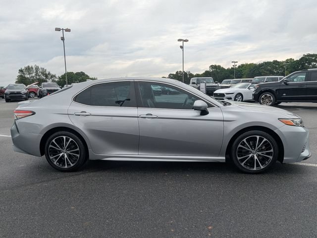 Used 2019 Toyota Camry SE FWD image 2