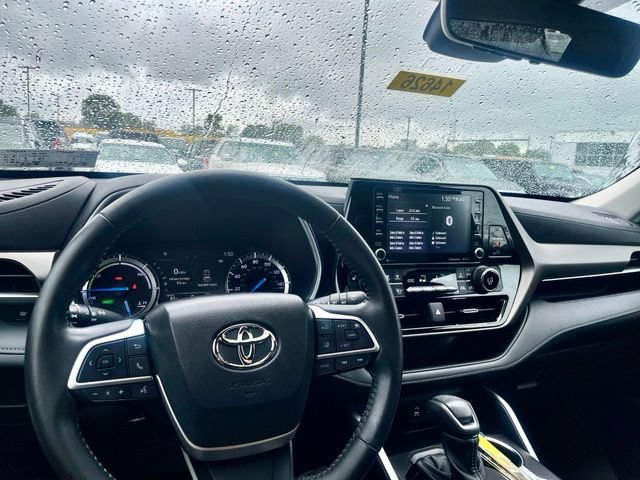 Used 2022 Toyota Highlander XLE AWD/4WD image 13