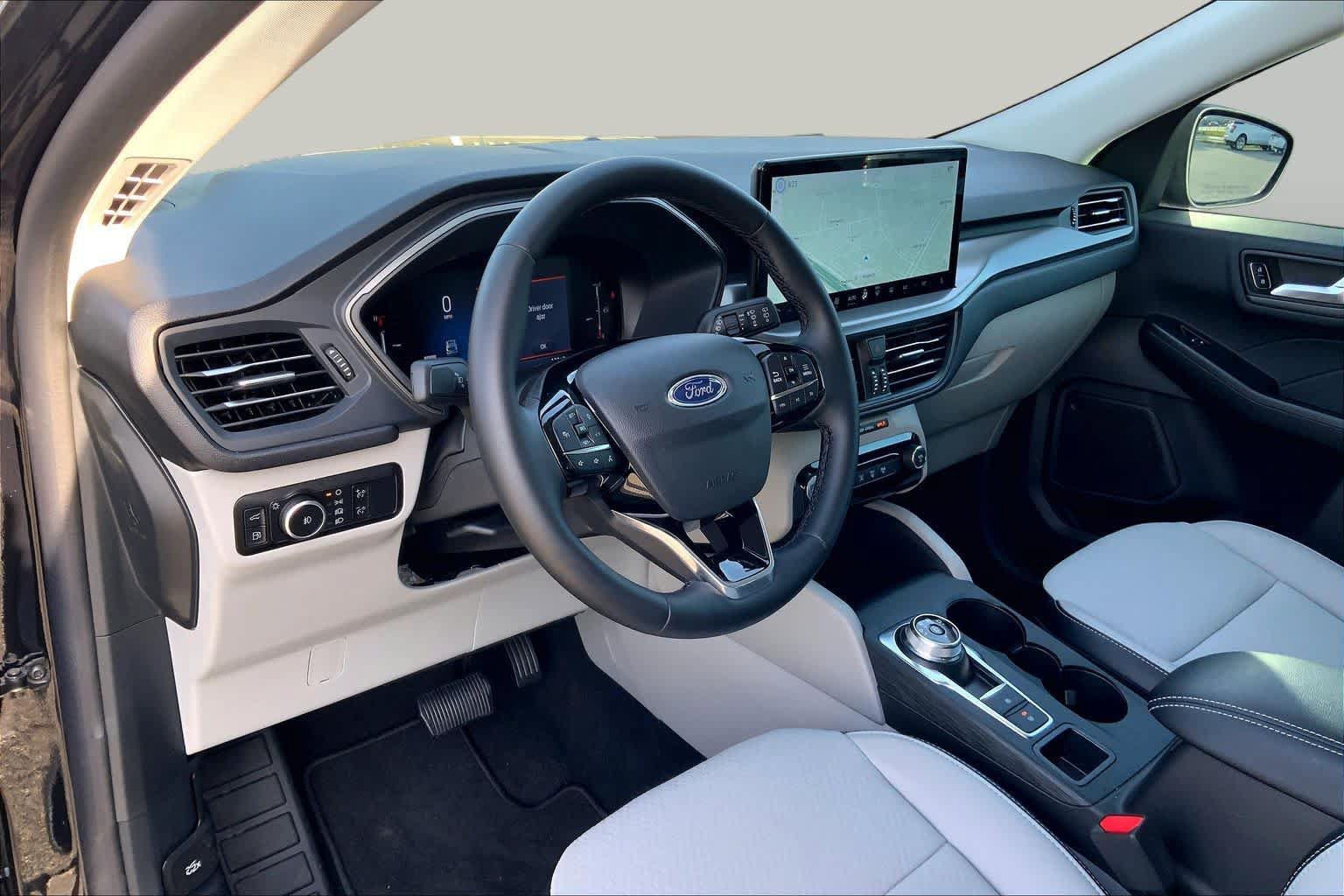 Certified 2025 Ford Escape SE FWD image 36