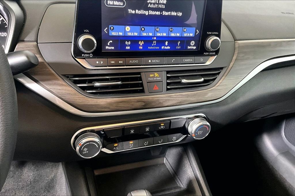 Used 2025 Nissan Altima 2.5 SV FWD image 24
