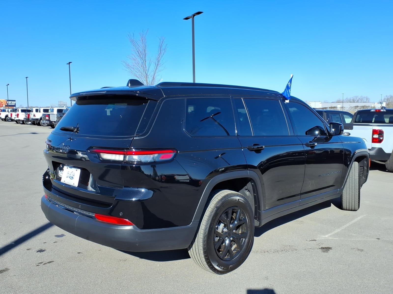 Used 2024 Jeep Grand Cherokee L Altitude image 3