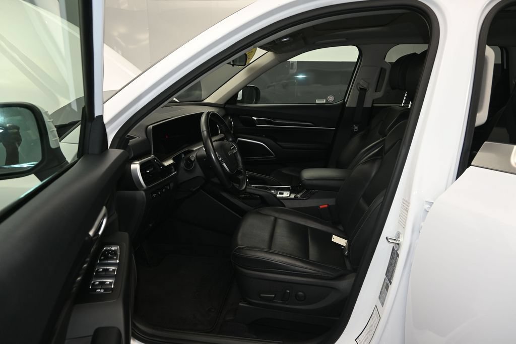 Used 2025 Kia Telluride S FWD image 17