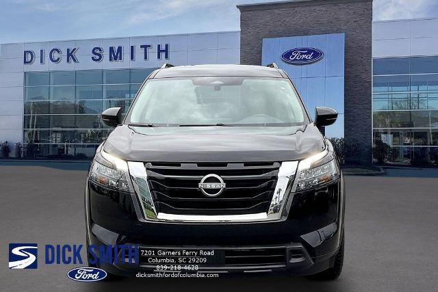 Used 2025 Nissan Pathfinder SV FWD image 2