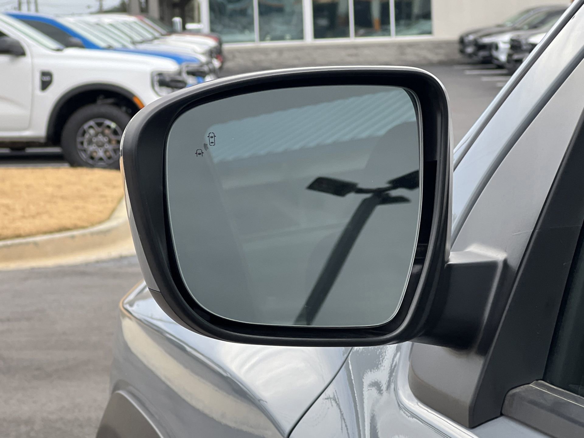 Used 2025 Nissan Frontier PRO-4X image 28