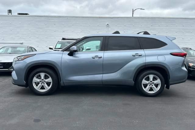Used 2020 Toyota Highlander LE image 2