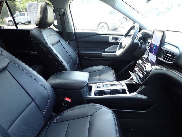 Certified 2024 Ford Explorer Limited w/ Limited Technology Package AWD/4WD image 11