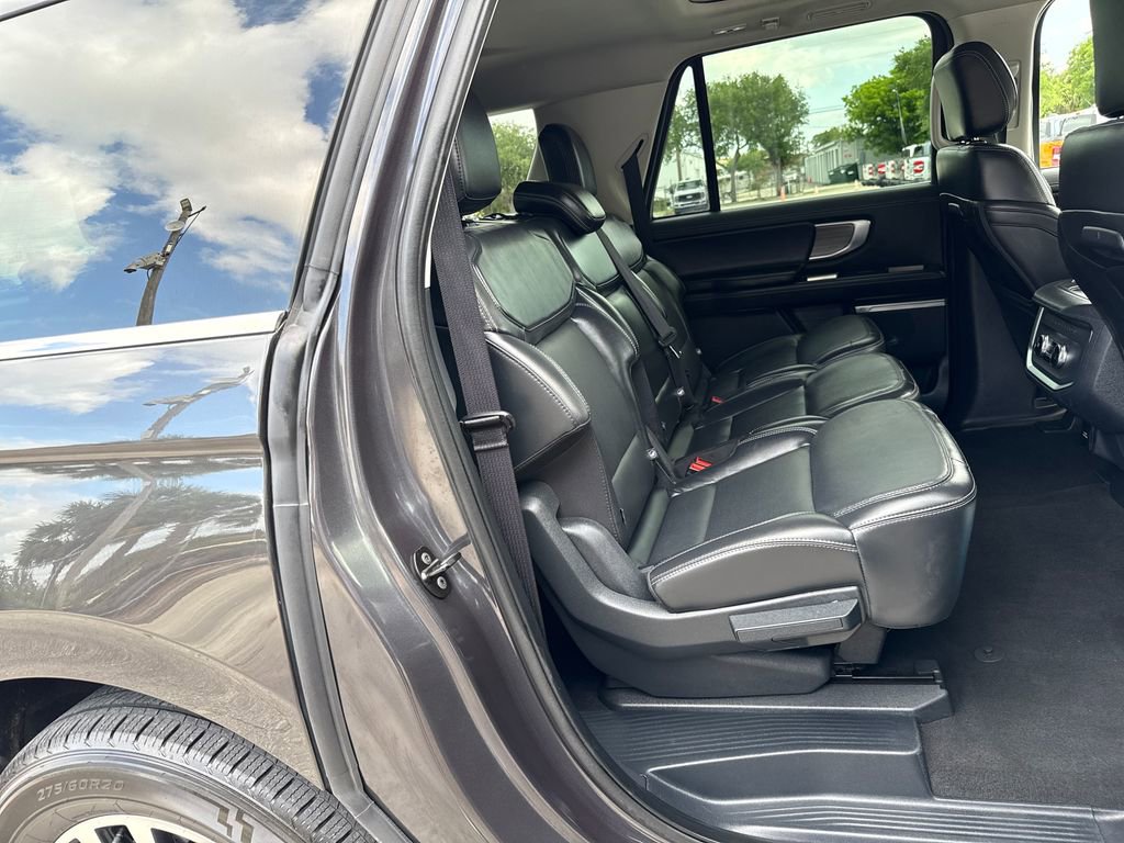 Certified 2025 Ford Expedition Max Platinum image 30