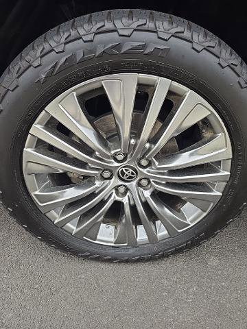 Used 2021 Toyota Venza XLE image 6