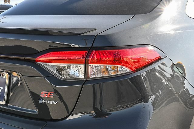 Used 2025 Toyota Corolla SE w/ SE Premium Package FWD image 9